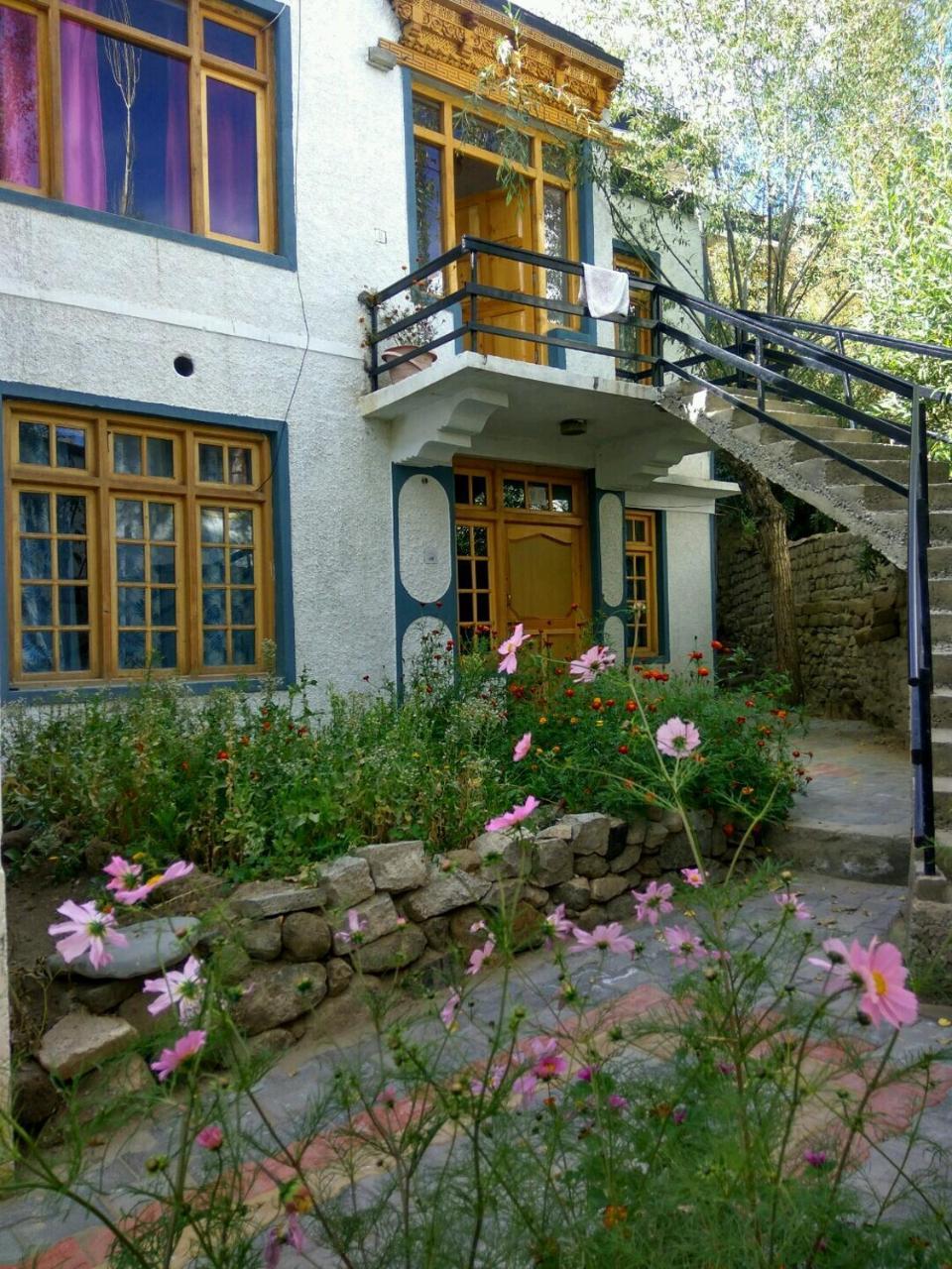 Achina Hotel Leh Exterior foto